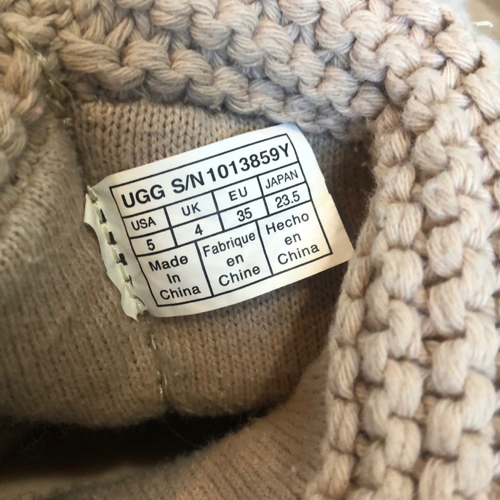 Ugg boots with sweater fold over top - Picture 2 of 10